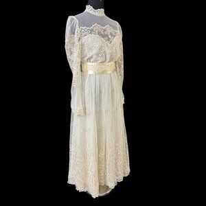 Country Elegance Wedding Dress Bridal Ivory Tulle Lace Size 12 Vintage 1980s USA